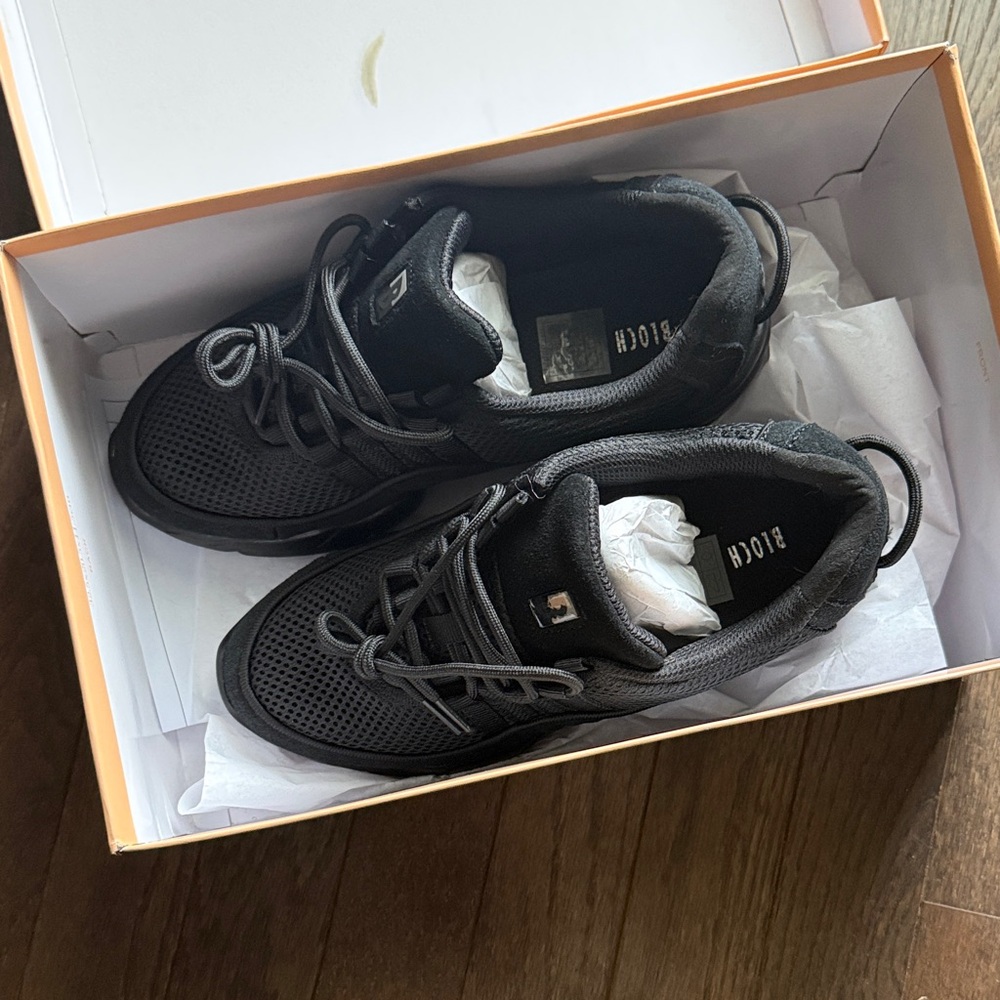 Bloch Boost Mesh Dance Sneaker - Picture 2 of 5
